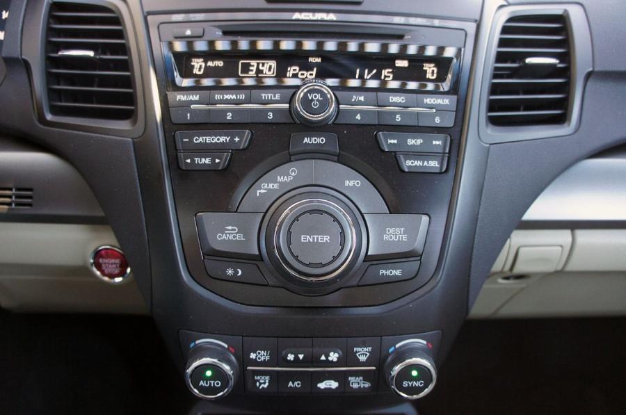 Детали интерьера Acura RDX (TB3/4) 2012 года  (фото 31 из 122)